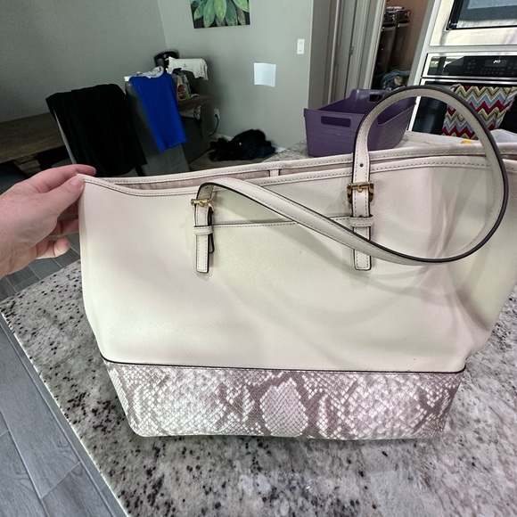 Michael Kors purse - Picture 6 of 8